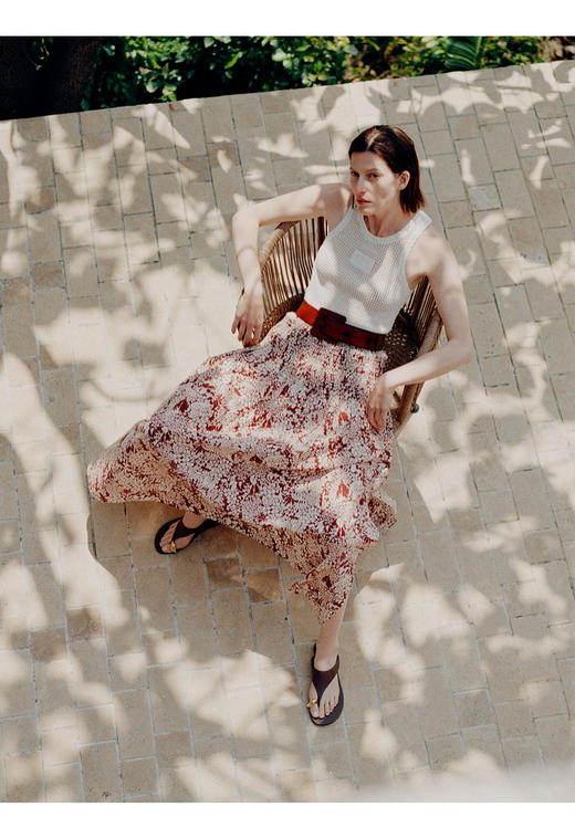 高圆圆同款波嬉风碎花半身裙 A 字伞形半裙 满幅印花花卉图案 复古怀旧 打揽设计腰头 腿侧高开衩设计 商品图8