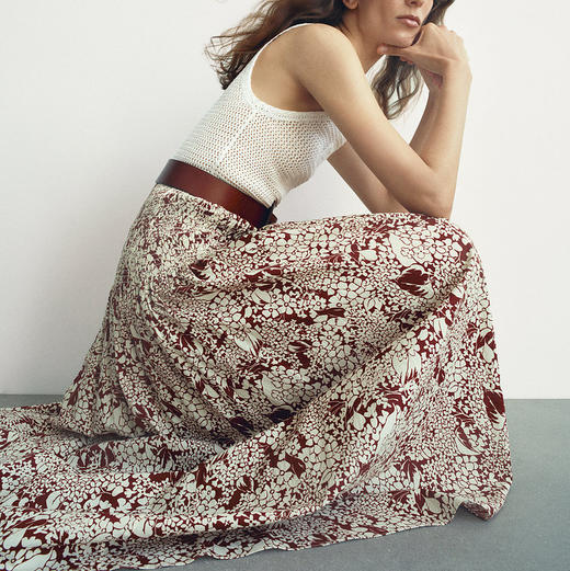 高圆圆同款波嬉风碎花半身裙 A 字伞形半裙 满幅印花花卉图案 复古怀旧 打揽设计腰头 腿侧高开衩设计 商品图5