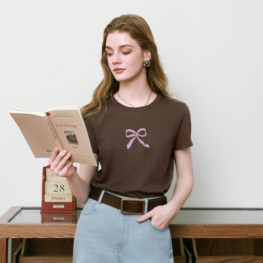 【商场同款】诗凡黎圆领蝴蝶结印花短袖2025夏新款T恤3G4300382 商品图4