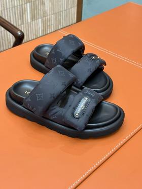 驴家 25 Pool Pillow拖鞋新的泡泡拖鞋（JS）