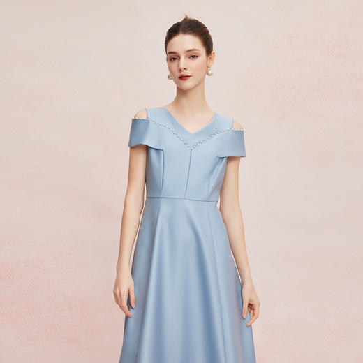 QF8A2斯尔丽25夏款新款落肩手工钉珍珠收腰放摆小宴会连衣裙 商品图0