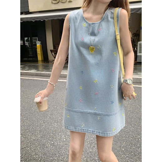 <曾小咸推荐>蝴蝶结小刺绣减龄牛仔连衣裙 商品图0