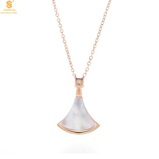 【品牌授权】【香港周六福】18K镶钻南非真钻车花工艺裙子 一物一证 商品图0