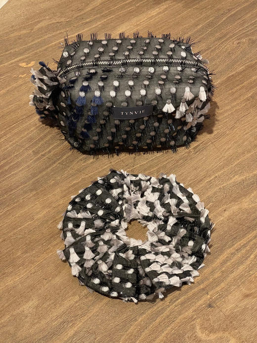 TYNVIE 纹理流苏蝴蝶结结方形手包和发带 - 黑色 商品图2