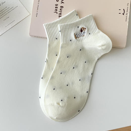 【拍1发5！韩版四季袜✨】柔软亲肤腊肠狗刺绣短袜🐾，无骨设计超舒适，百搭又吸睛！韩版春夏无骨刺绣短筒袜 可爱袜子柔软亲肤透气吸汗短袜  百搭腊肠狗刺绣款 商品图6