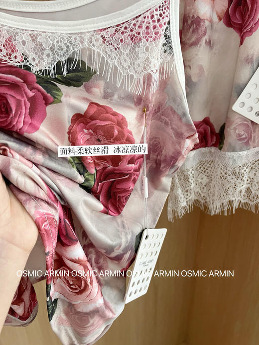 低至💰69.9‼ 美到犯规🔥又纯又欲【 𝐎𝐒𝐌𝐈𝐂 𝐀𝐑𝐌𝐈𝐍密码玫瑰睡衣四件套】比德芙巧克力还顺滑的缎面蕾丝家居睡衣系列！ 商品图8