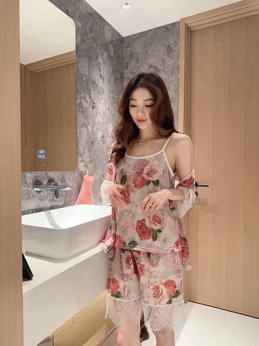 低至💰69.9‼ 美到犯规🔥又纯又欲【 𝐎𝐒𝐌𝐈𝐂 𝐀𝐑𝐌𝐈𝐍密码玫瑰睡衣四件套】比德芙巧克力还顺滑的缎面蕾丝家居睡衣系列！ 商品图13