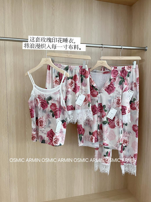 低至💰69.9‼ 美到犯规🔥又纯又欲【 𝐎𝐒𝐌𝐈𝐂 𝐀𝐑𝐌𝐈𝐍密码玫瑰睡衣四件套】比德芙巧克力还顺滑的缎面蕾丝家居睡衣系列！ 商品图9