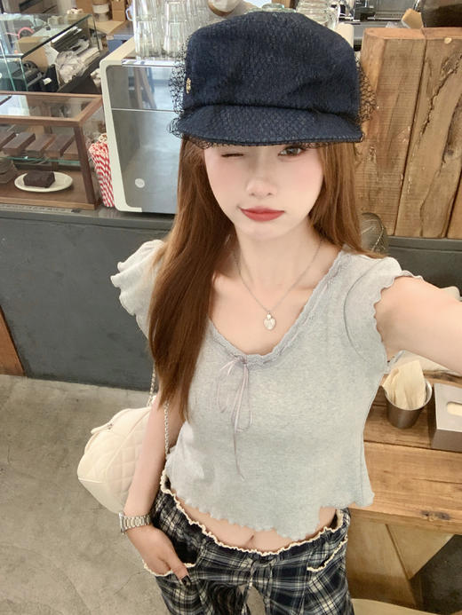 <曾小咸推荐>韩系纯欲Ｖ领木耳边修身Ｔ恤 商品图0