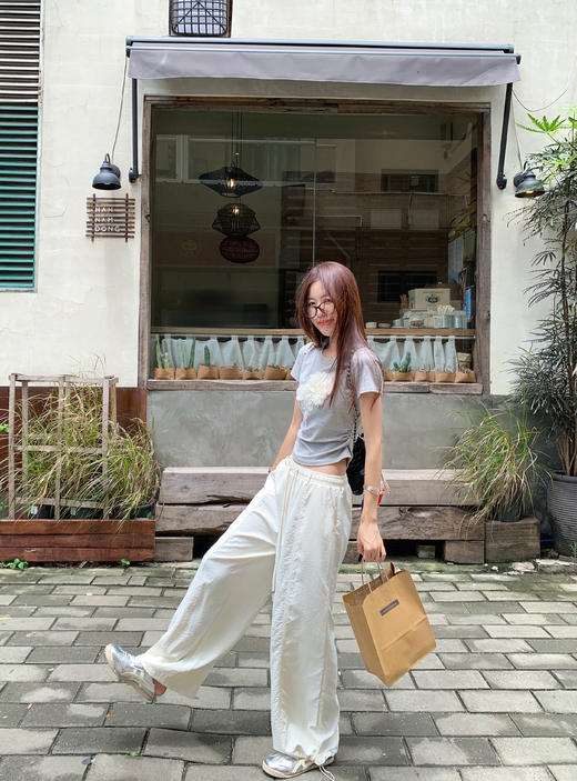 【110元任选2件】最后一波现货！立体花朵修身短袖Ｔ恤 商品图4