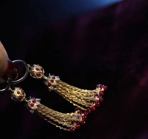 质感和舒适都要有 | 红宝石古董流苏耳环 商品图3