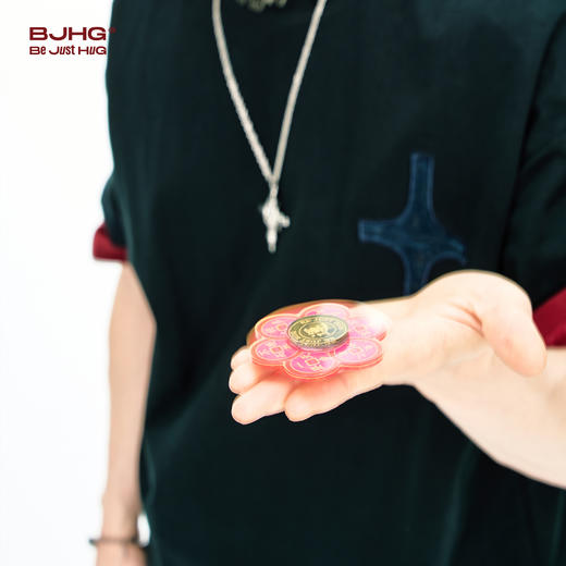BJHG不计后果 风水贴贴t恤配饰钱币转转百搭潮流设计感衣服饰品 商品图3