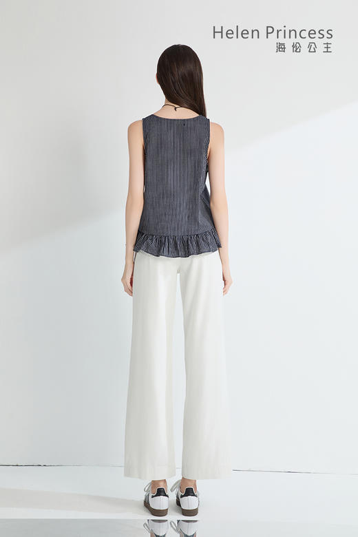 荷叶边V领背心配挂饰 商品图8