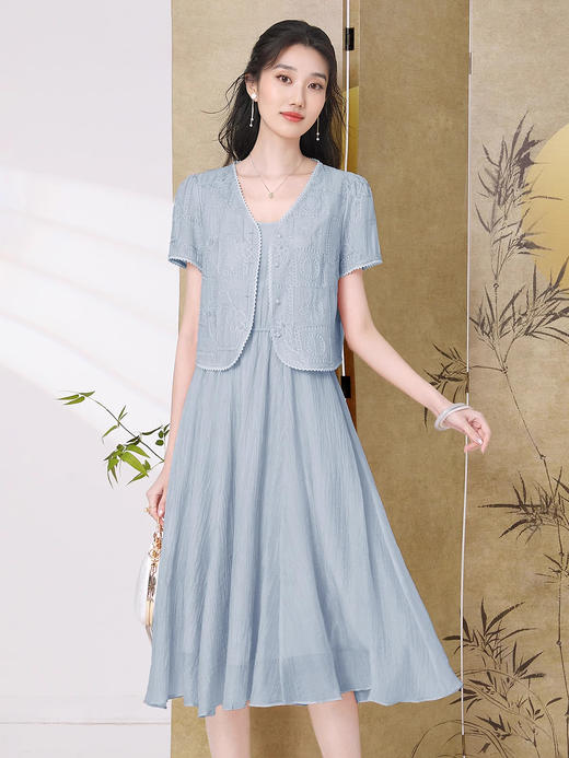 【铂金会员238/天猫319/差价81】(99837)洛诗琳肌理感套装女2025新款夏季绣花短外套吊带连衣裙两件套 商品图2