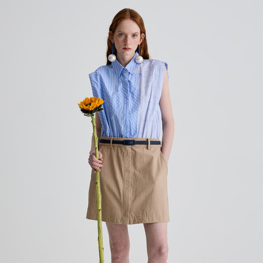 谜底假两件连衣裙无袖女2025夏款通勤凉蓝条纹刺绣短裙252ML0567 商品图0