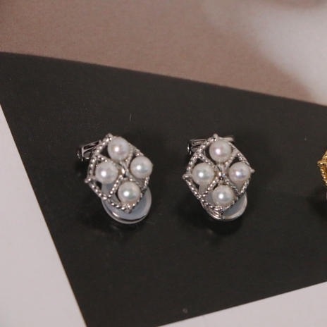 甄珠贝 小香风菱形耳夹 ji光淡水珍珠 3-4mm 正圆无暇 925银配件 商品图1