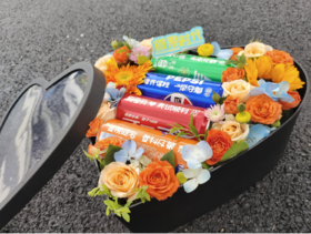考神附体爱心鲜花礼盒