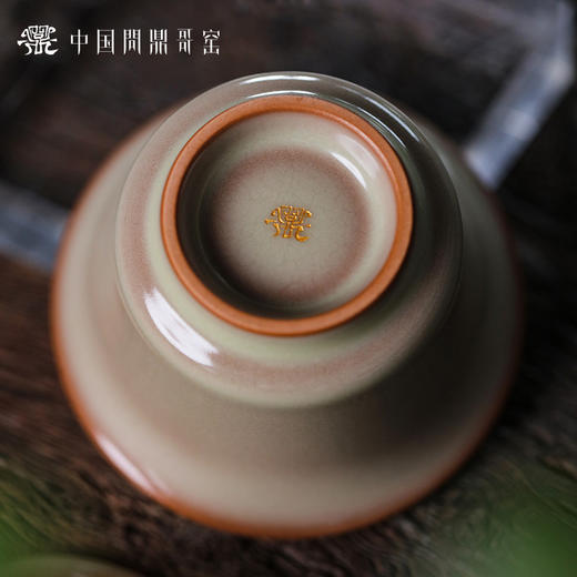 问鼎哥窑无纹金标款马蹄二才盖碗 商品图4