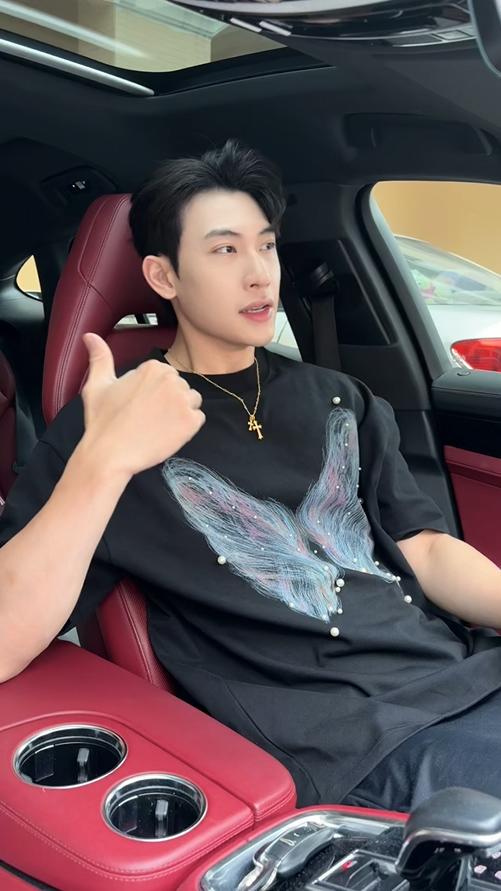 T1098夏季新款珍珠装饰蝴蝶印花男士短袖百搭潮流休闲上衣宽松T恤 商品图0