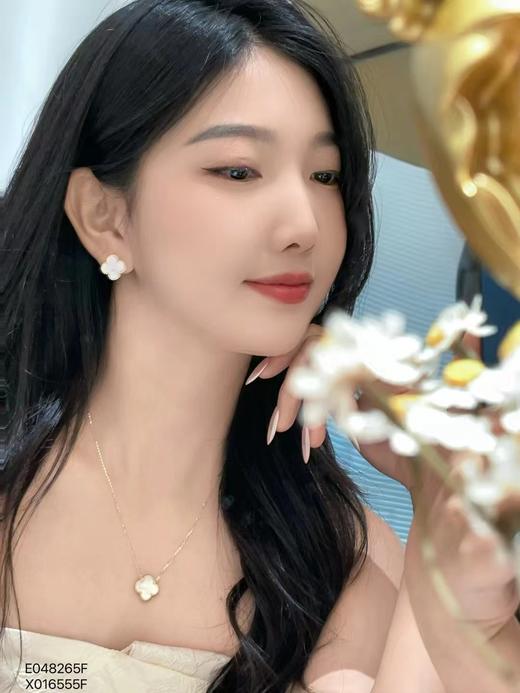 Oflye潮流饰品 经典百搭四叶草925银双面可戴玛瑙项链锁骨链白贝母吊坠 商品图3