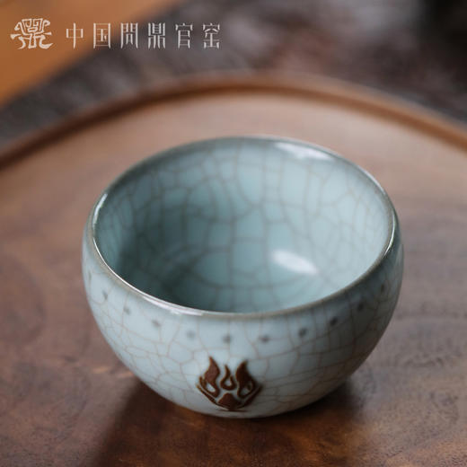 问鼎官窑南官御窑款蛇首战鼓杯 商品图1