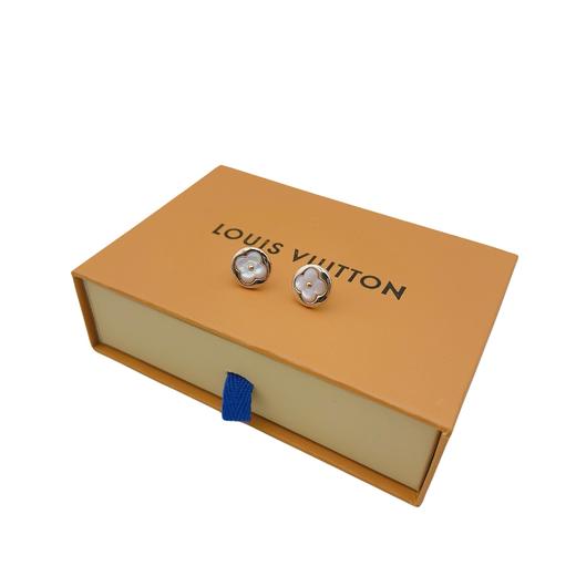 LOUIS VUITTON COLOR BLOSSOM 18K金贝壳耳钉-​编码：Q96426-官网在售价¥13,600人民币 商品图2