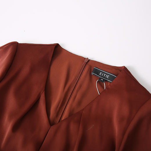 EITIE爱特爱法式优雅气质显瘦V领连衣裙夏新款8207963 商品图2