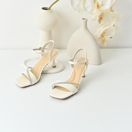 经典鲨2025年夏季新品时尚水钻简约气质露趾细高跟鞋凉鞋女KC19-529181 商品图3