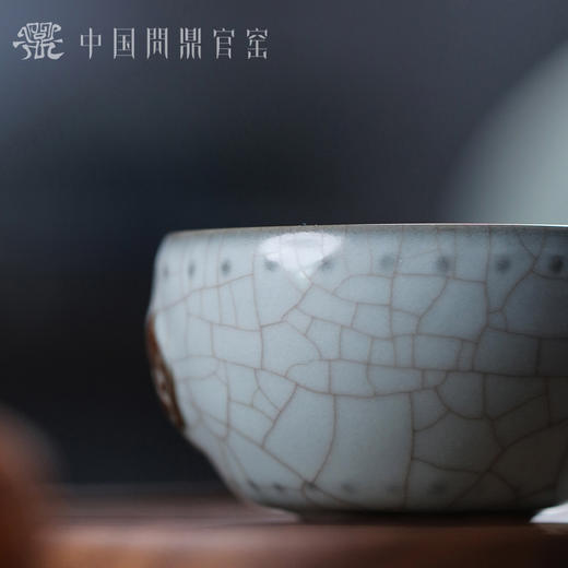 问鼎官窑南官御窑款蛇首战鼓杯 商品图3