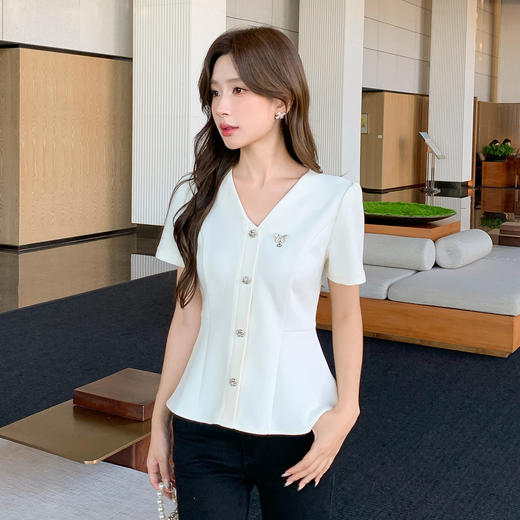 奢姿大码女装2025夏季减龄蝴蝶立体装饰时尚T恤胖妹妹V领休闲上衣9952122020 商品图1