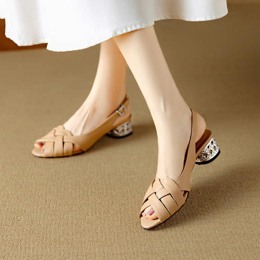 【预售5天】韩版时尚编织露趾后空鱼嘴凉鞋女夏季新款圆头舒适粗跟高跟鞋DB&M6370 商品图3