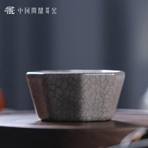 问鼎哥窑龙纹系列禅渊杯 商品图0