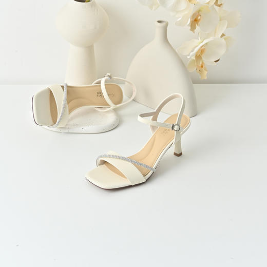 经典鲨2025年夏季新品时尚水钻简约气质露趾细高跟鞋凉鞋女KC19-529181 商品图1