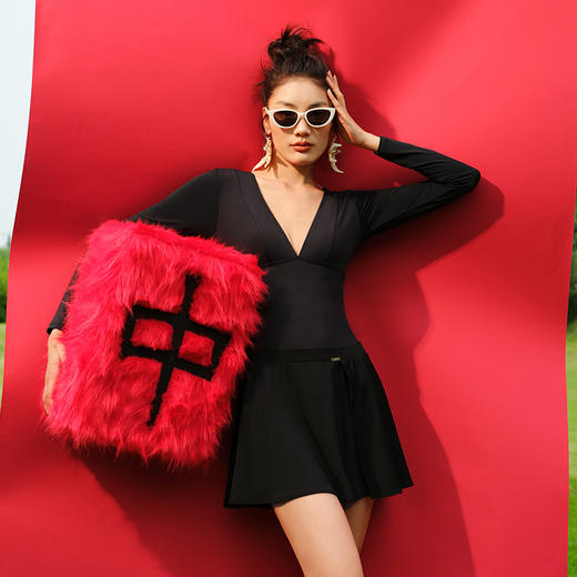 sisia连体泳衣女款性感纯欲V领露背游泳衣长袖防晒显瘦泡温泉泳装SWA24-01A 商品图9