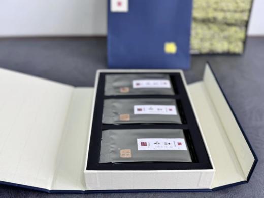 【白茶礼盒装】2025特级白牡丹《春望》，弥漫着毫香与素雅花香，剥了叶子就是白毫银针，太像银针了 商品图2