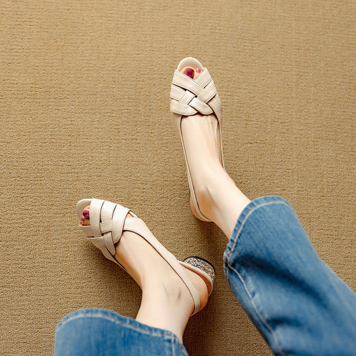 【预售5天】韩版时尚编织露趾后空鱼嘴凉鞋女夏季新款圆头舒适粗跟高跟鞋DB&M6370 商品图2