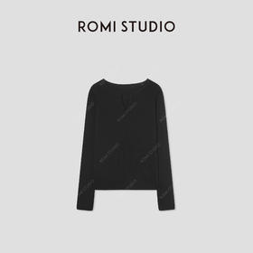 ROMI STUDIO“法式优雅”羊毛桑蚕丝一字小v领套头毛衫RW24WSD1176