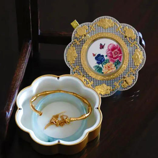 梅花形贵金属香盒  花丝古典工艺  含4克纯银 商品图5