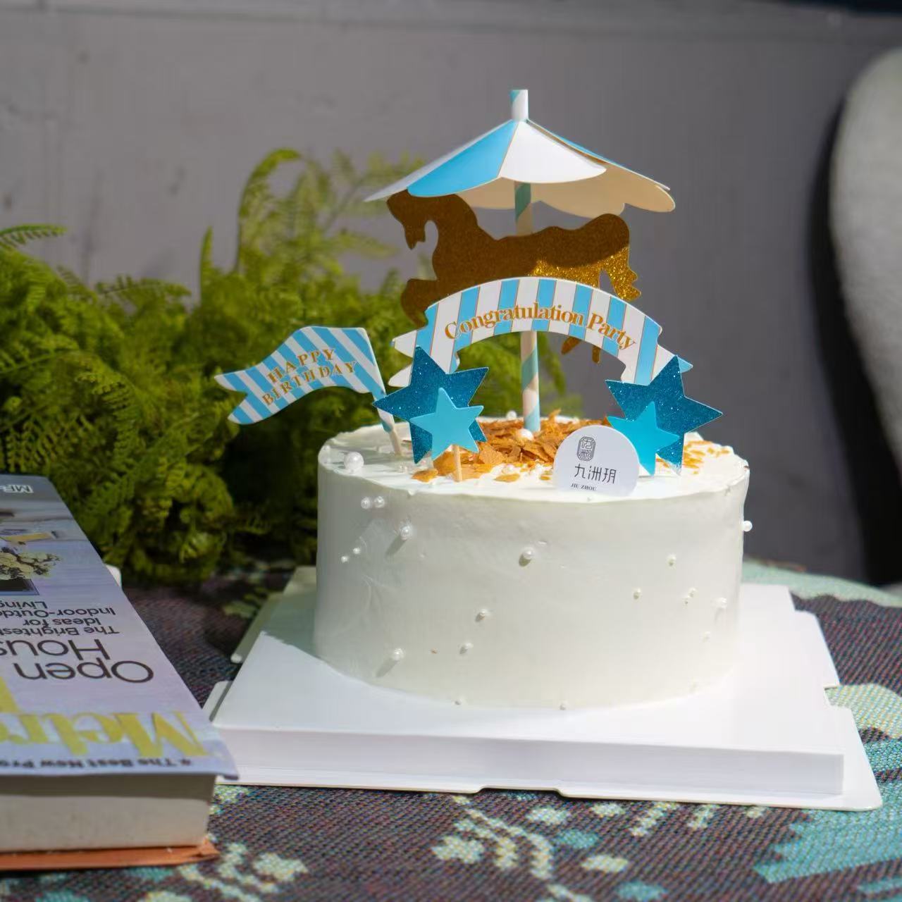 蓝星木马6寸乳脂奶油+芒果脆啵啵夹心