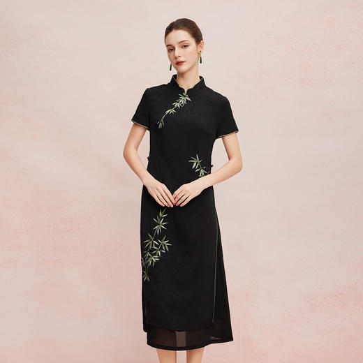 QF8B1斯尔丽25新款提花加刺绣工艺收腰放摆连衣裙 商品图2