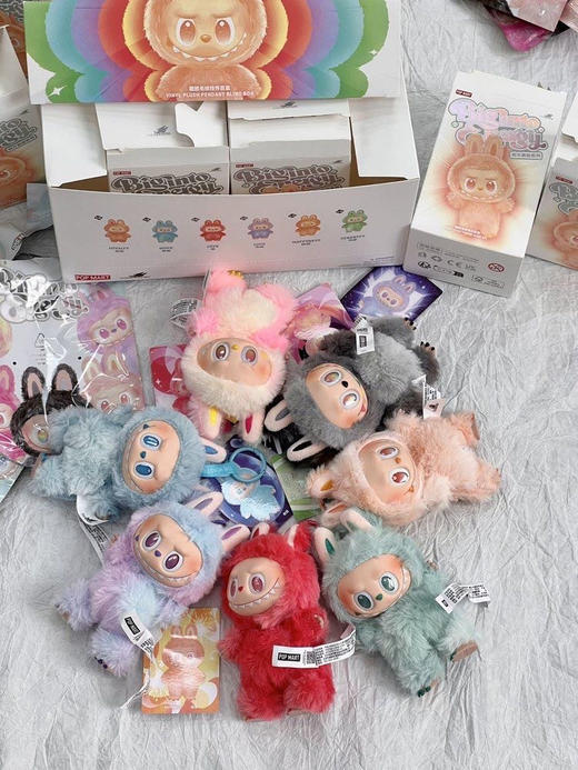 原单正品三代labubu玩偶！全国断货款！

单款某物售价339元，隐藏款单款售价2600+

咱们单款售价180元！

整合带隐藏款售价7个一起价格980元。 商品图13