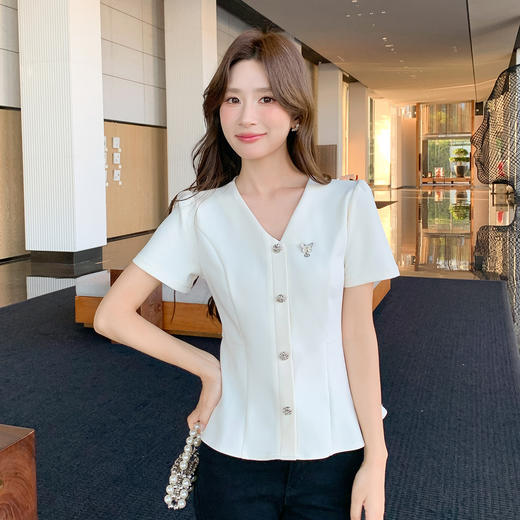 奢姿大码女装2025夏季减龄蝴蝶立体装饰时尚T恤胖妹妹V领休闲上衣9952122020 商品图4