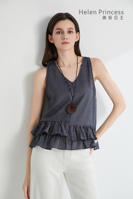 荷叶边V领背心配挂饰 商品图4