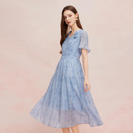 QF8B4斯尔丽25新款浪漫高级感立体盘花法式度假系列初恋A字晕染连衣裙 商品图5