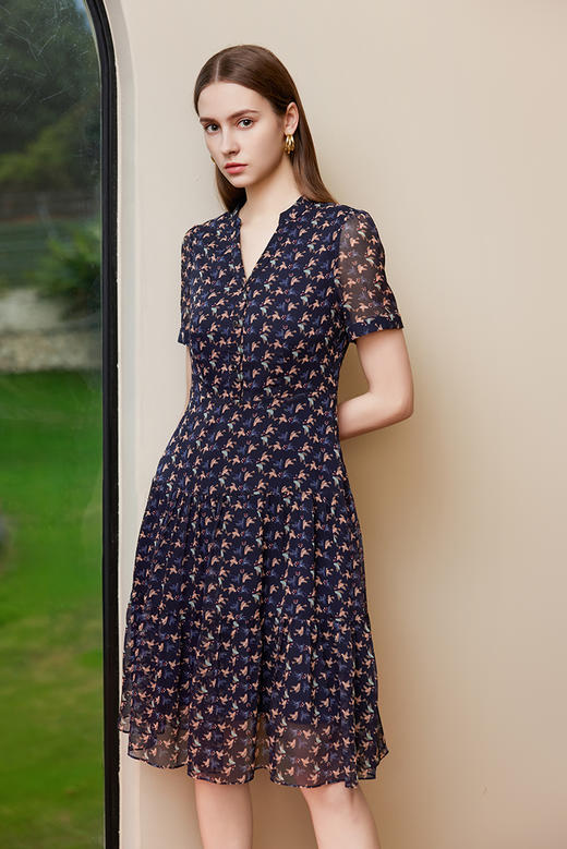 【V领碎花连衣裙】25年夏季新品女士中长款收腰显瘦裙子 商品图2