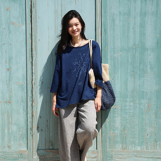 绽放旅行女装232朵/竹节棉针织蓝螺旋手绘花落肩八分袖T恤短袖女 商品图2