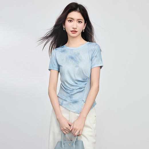 【周四狂欢价】熙世界晕染丝光短袖T恤女设计感不对称显瘦收腰上衣2025夏日新款 商品图3
