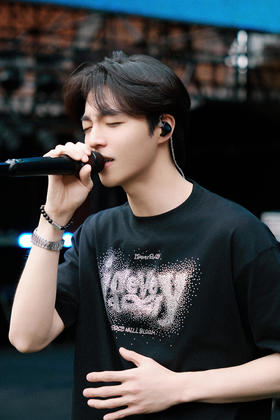 感谢陈立农上身 IDEVERRAY