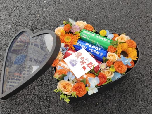 考神附体爱心鲜花礼盒 商品图1