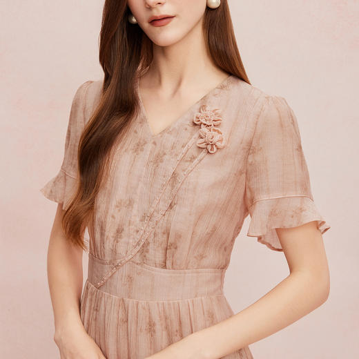 QF8B4斯尔丽25新款浪漫高级感立体盘花法式度假系列初恋A字晕染连衣裙 商品图4